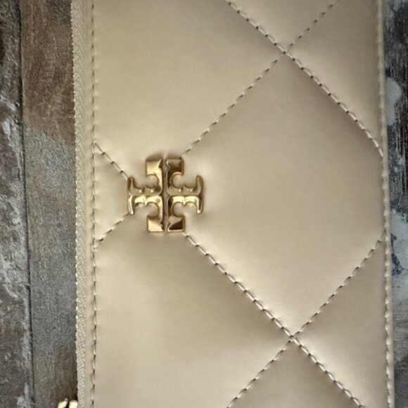 Tory Burch Kira Diamond Quilt Zip Card Case - Picture 2 of 6
